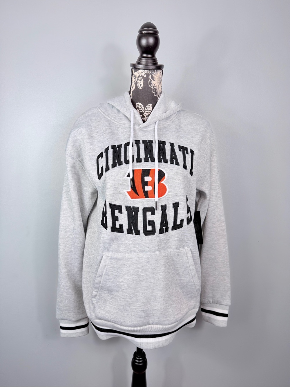 NWT NFL Team Apparel Cincinnati Bengals large logo embroider hoodie size medium